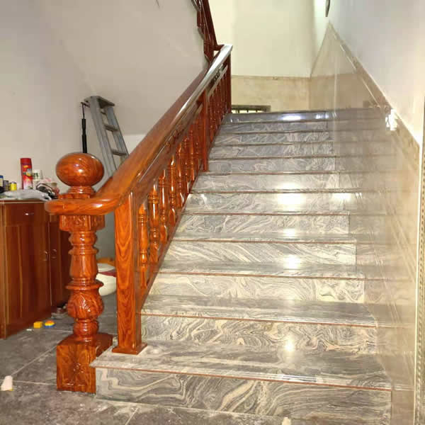 Staircase guardrail